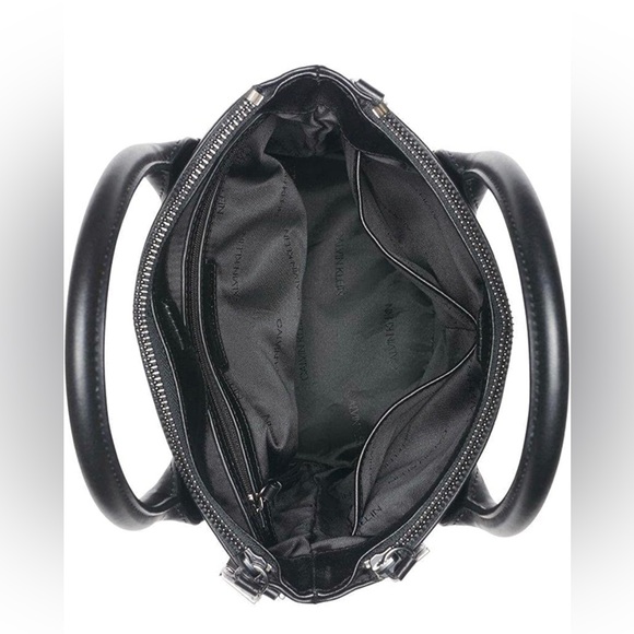 Calvin Klein Modern Essentials Organizational Bucket
High quality vegan leather. - Picture 9 of 10